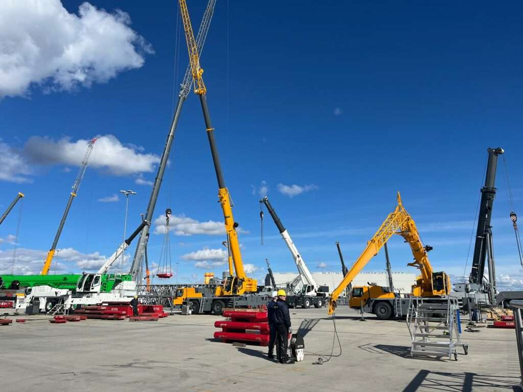 Prüfung von Kranen bei Liebherr vor Auslieferung. Wertgutachten.